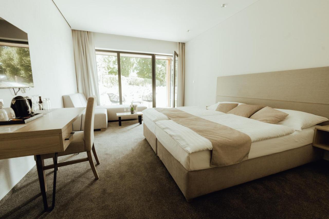 Hotel Resort Lovecka Basta Страконице Екстериор снимка