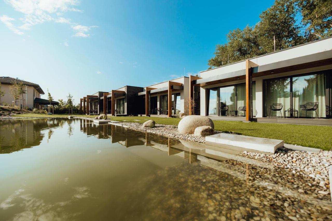 Hotel Resort Lovecka Basta Страконице Екстериор снимка