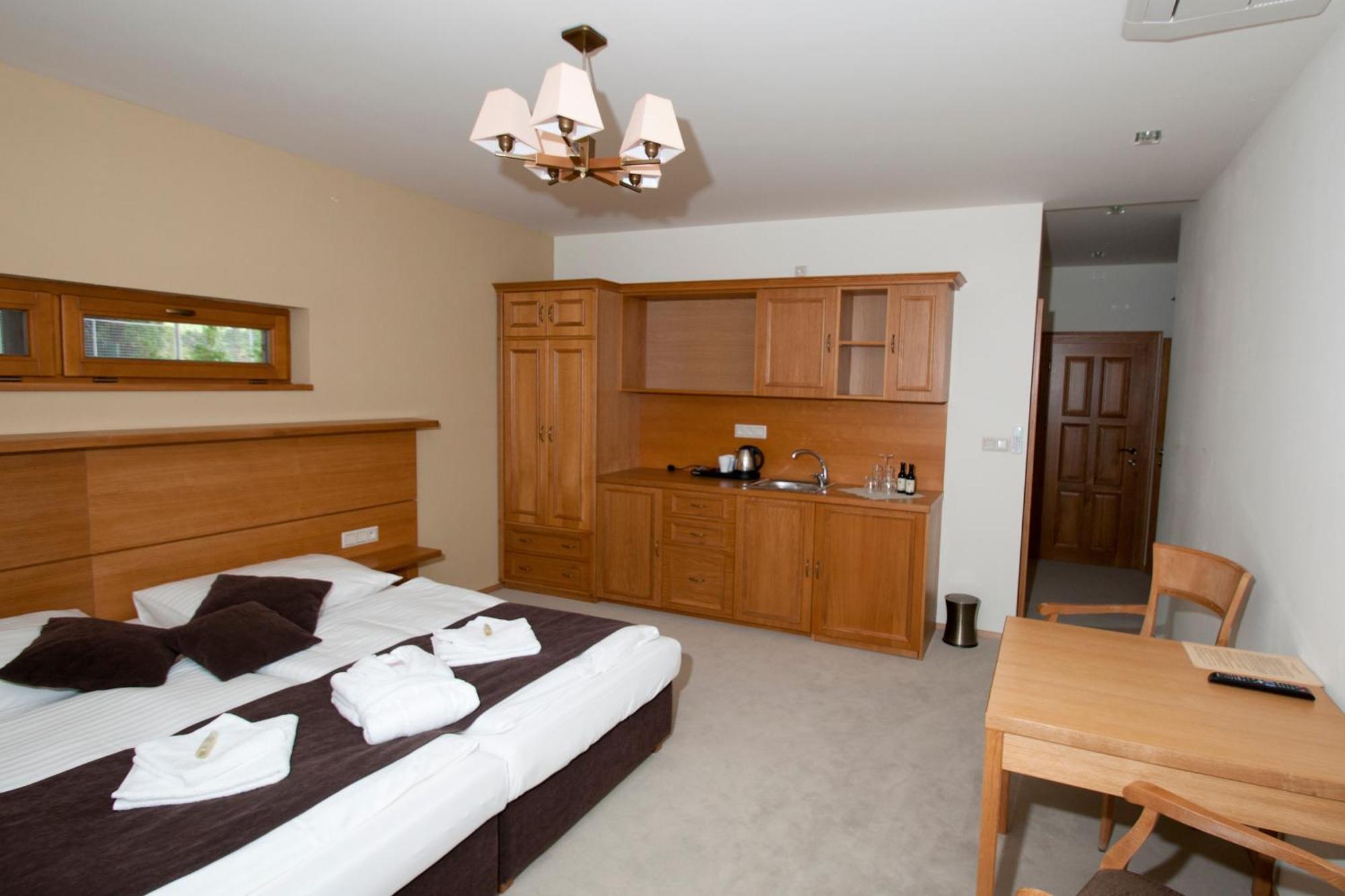 Hotel Resort Lovecka Basta Страконице Екстериор снимка