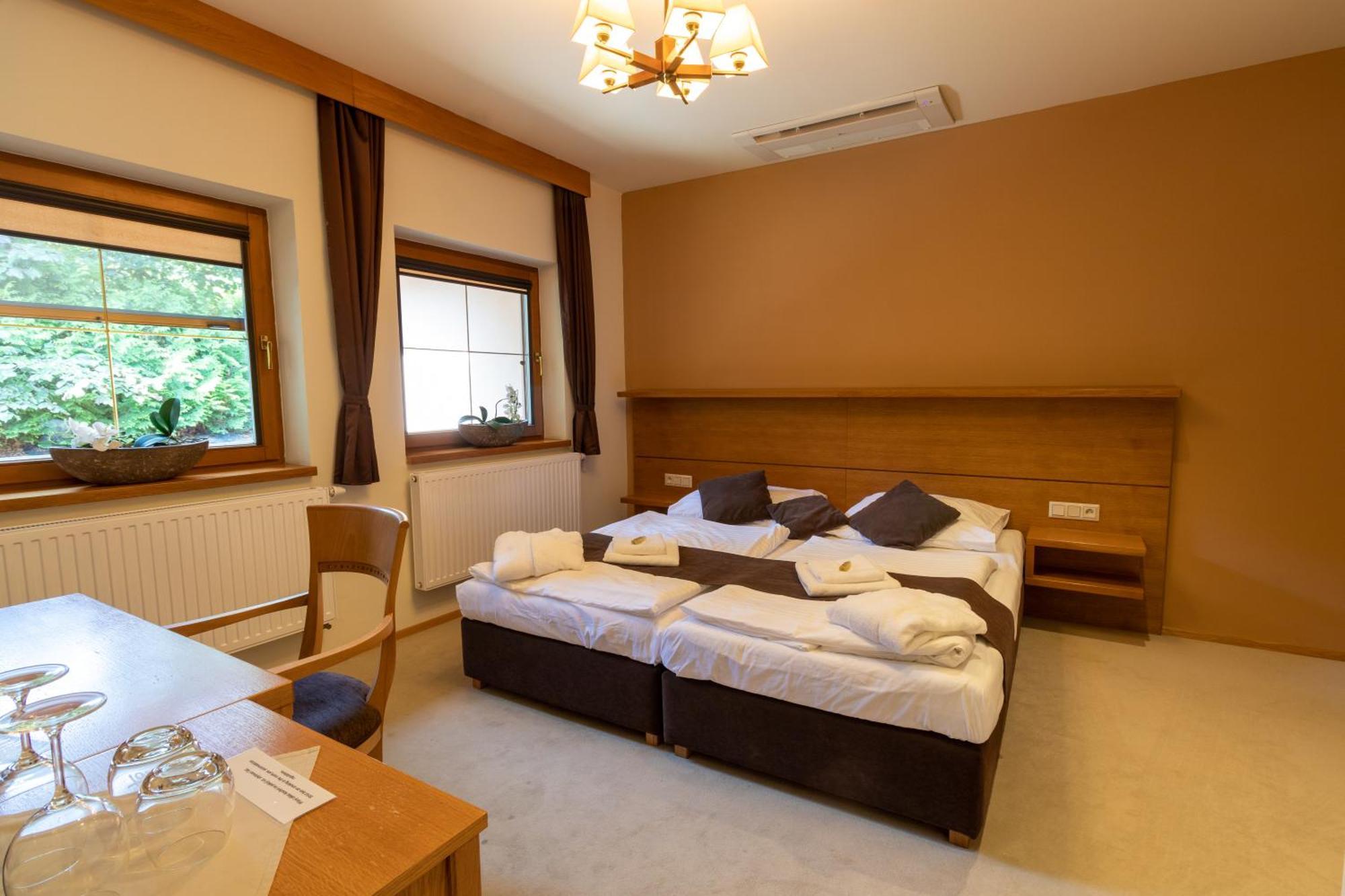 Hotel Resort Lovecka Basta Страконице Екстериор снимка