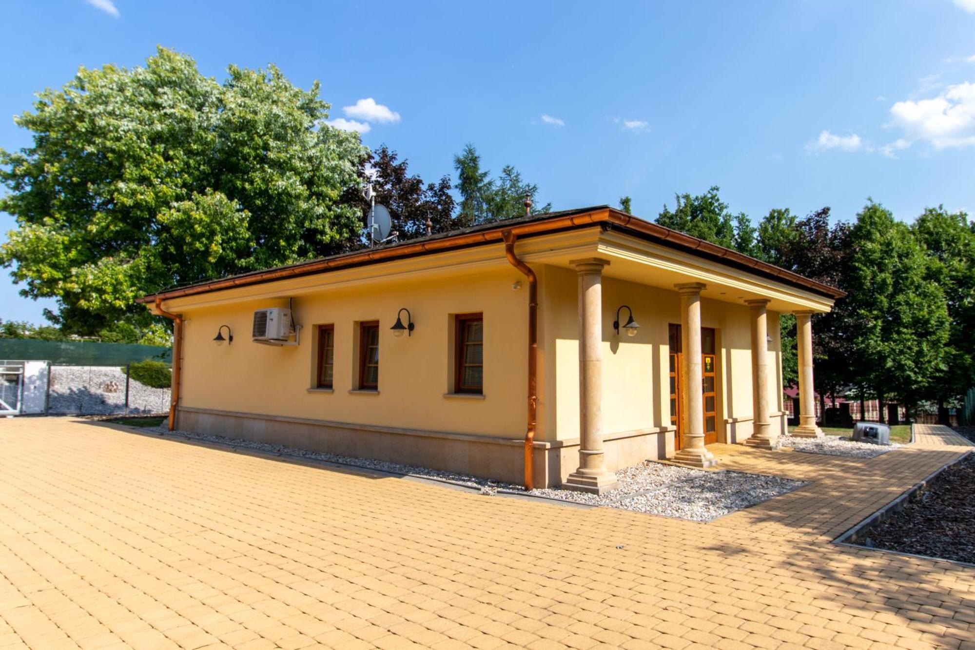 Hotel Resort Lovecka Basta Страконице Екстериор снимка