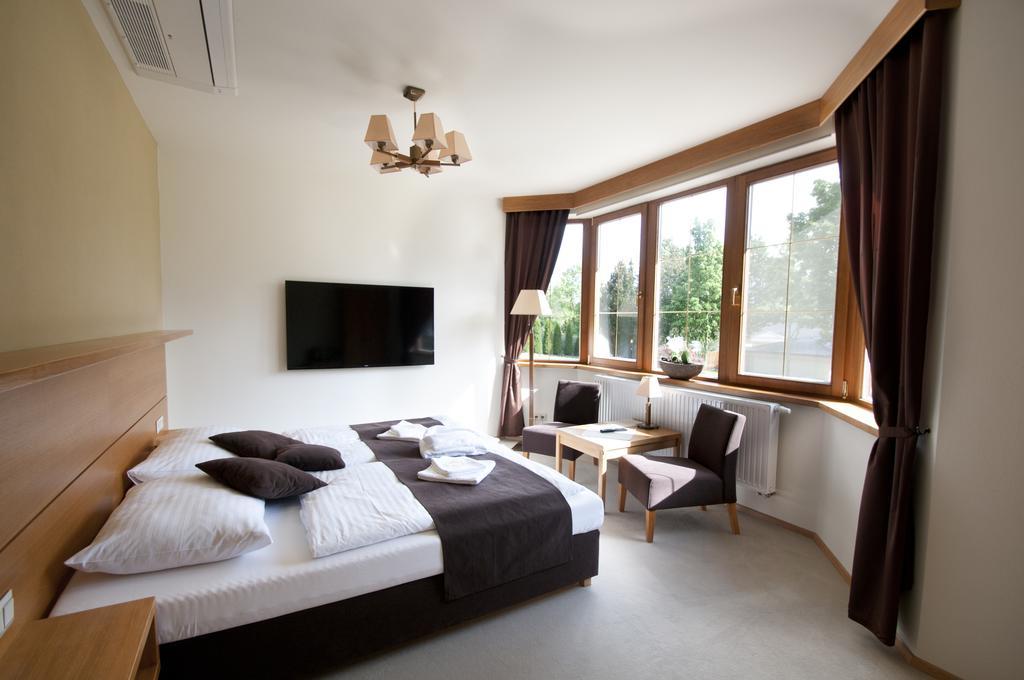 Hotel Resort Lovecka Basta Страконице Екстериор снимка