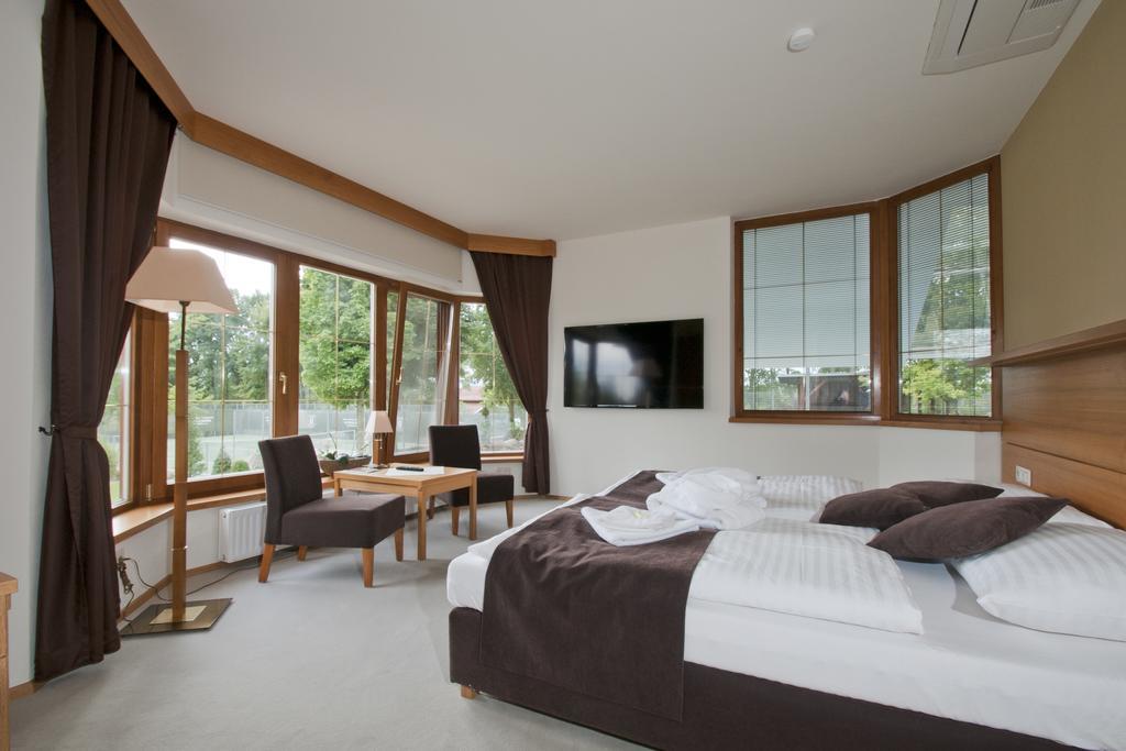 Hotel Resort Lovecka Basta Страконице Екстериор снимка