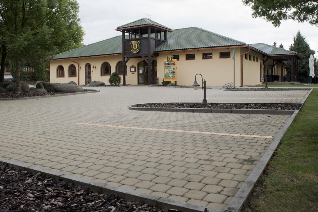 Hotel Resort Lovecka Basta Страконице Екстериор снимка