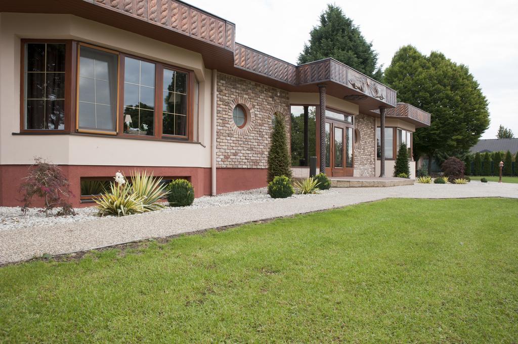 Hotel Resort Lovecka Basta Страконице Екстериор снимка