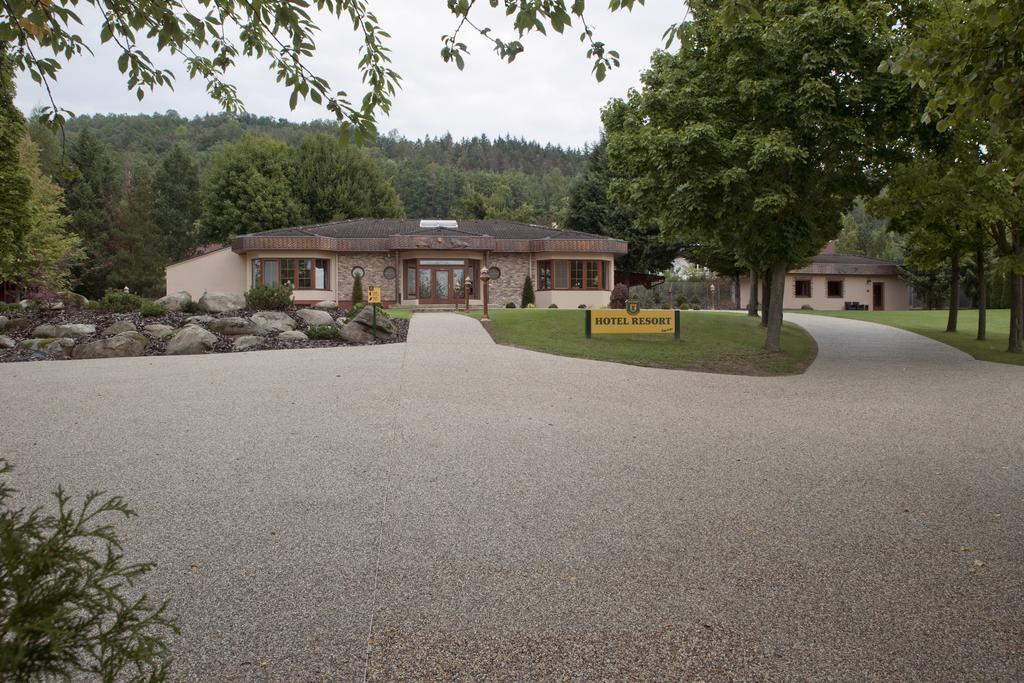 Hotel Resort Lovecka Basta Страконице Екстериор снимка