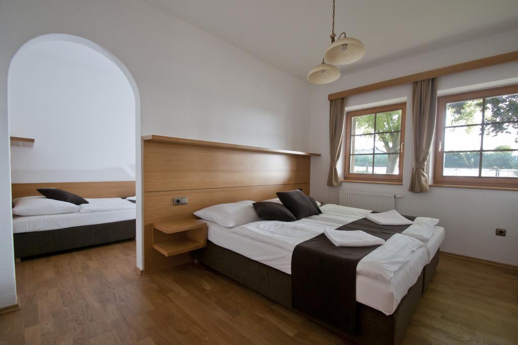 Hotel Resort Lovecka Basta Страконице Екстериор снимка